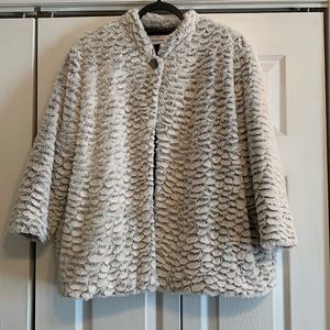 Alfred Dunner, Lux Faux fur white n grey jacket, size 18, EUC